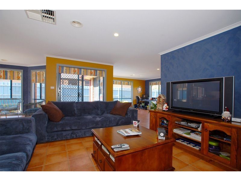 14 Arlene Drive, Skye VIC 3977