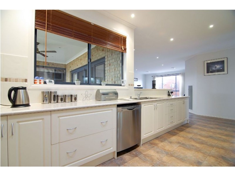 48 McGowan Drive, Skye VIC 3977