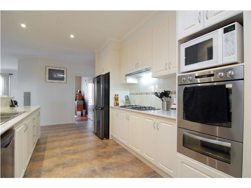 48 McGowan Drive, Skye VIC 3977