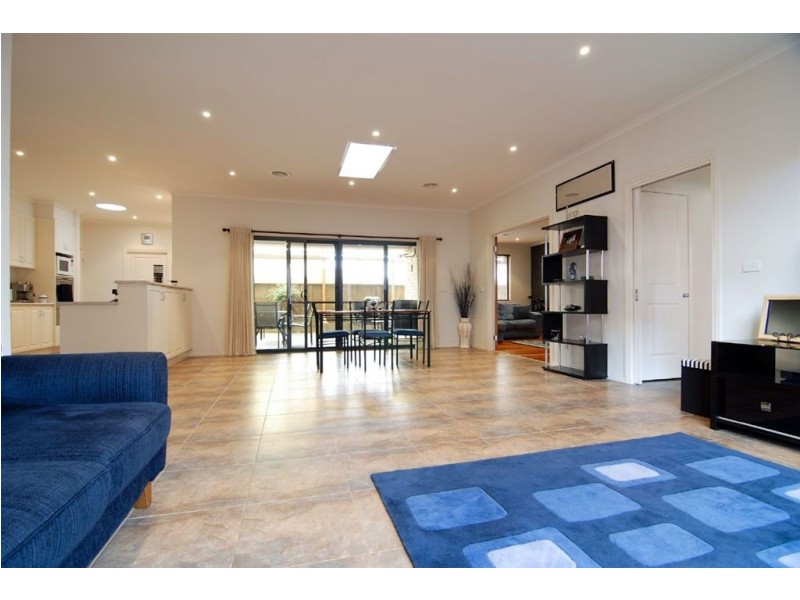 48 McGowan Drive, Skye VIC 3977