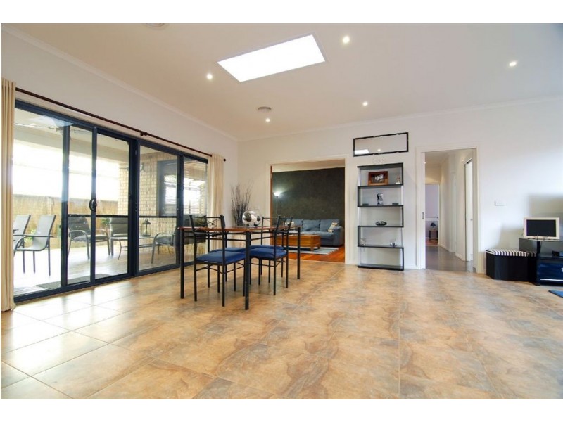 48 McGowan Drive, Skye VIC 3977