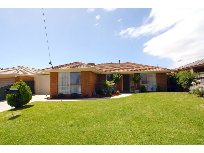 15 Deborah Court, Skye VIC 3977