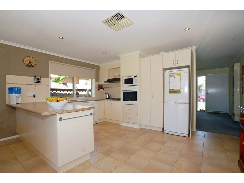 15 Deborah Court, Skye VIC 3977