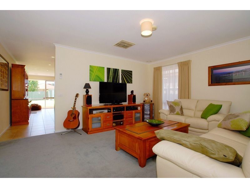 15 Deborah Court, Skye VIC 3977