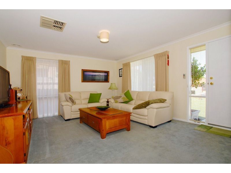 15 Deborah Court, Skye VIC 3977