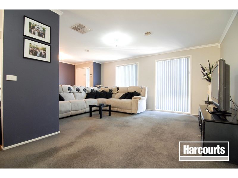 90 Oberon Drive, Carrum Downs VIC 3201