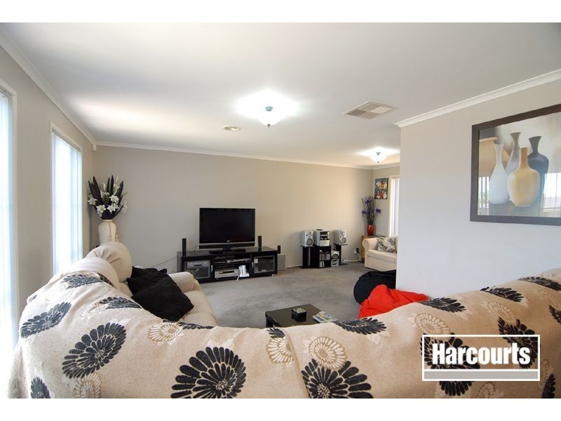 90 Oberon Drive, Carrum Downs VIC 3201