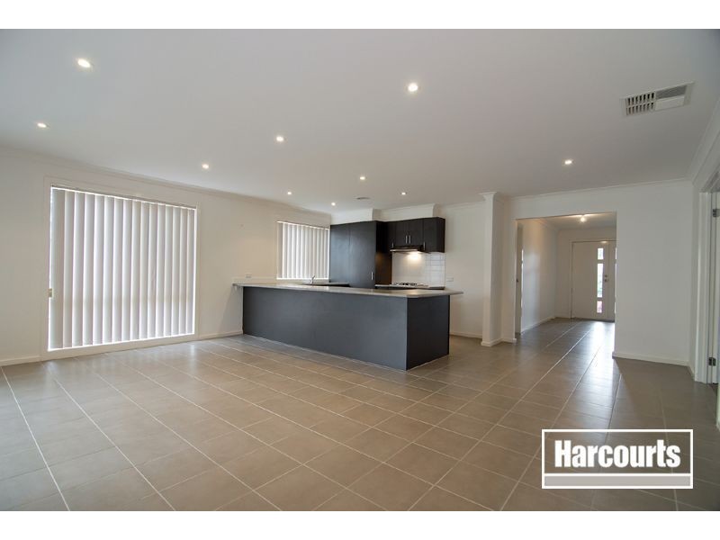 35 Silverwattle Drive, Lyndhurst VIC 3975