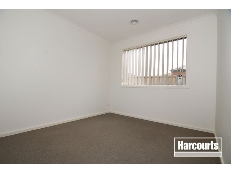 35 Silverwattle Drive, Lyndhurst VIC 3975
