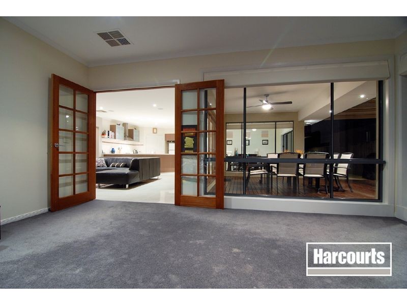 90 Sandhurst Blvd, Sandhurst VIC 3977