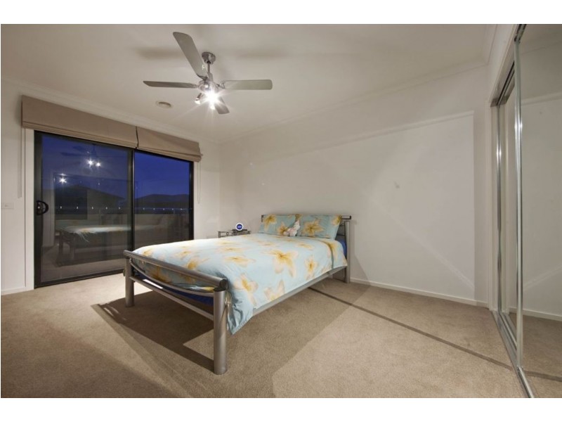 32 Lakeside Drive, Sandhurst VIC 3977