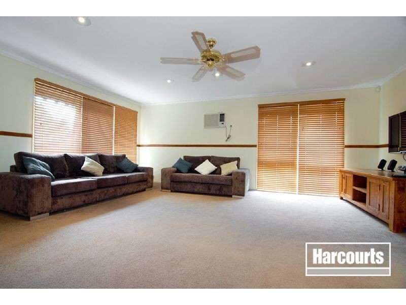 6 Carrington Cres, Carrum Downs VIC 3201