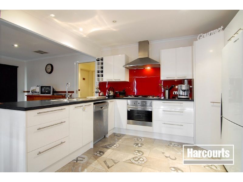6 Carrington Cres, Carrum Downs VIC 3201