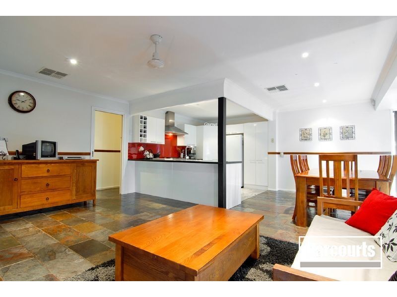6 Carrington Cres, Carrum Downs VIC 3201