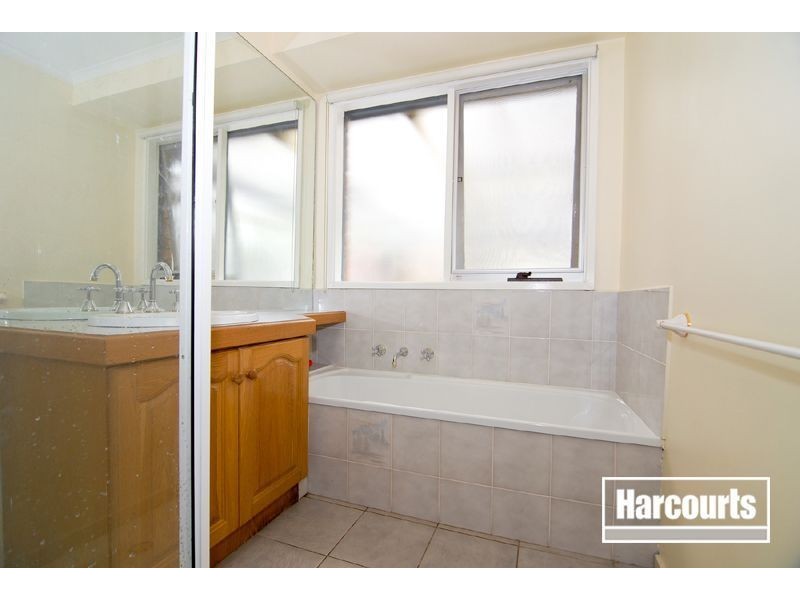 6 Carrington Cres, Carrum Downs VIC 3201