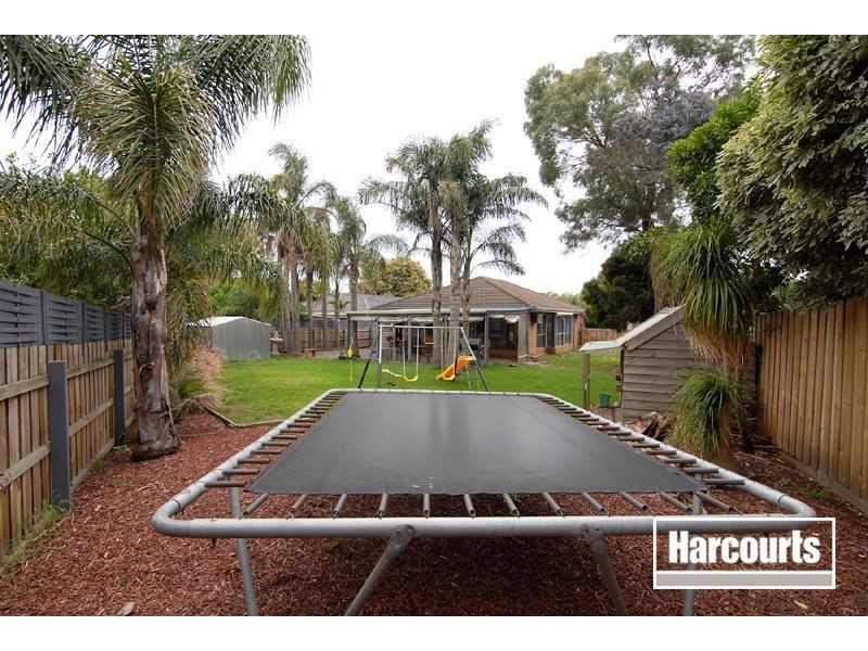6 Carrington Cres, Carrum Downs VIC 3201