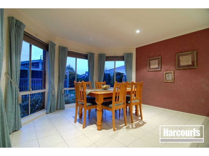 10 Friuli Place, Skye VIC 3977