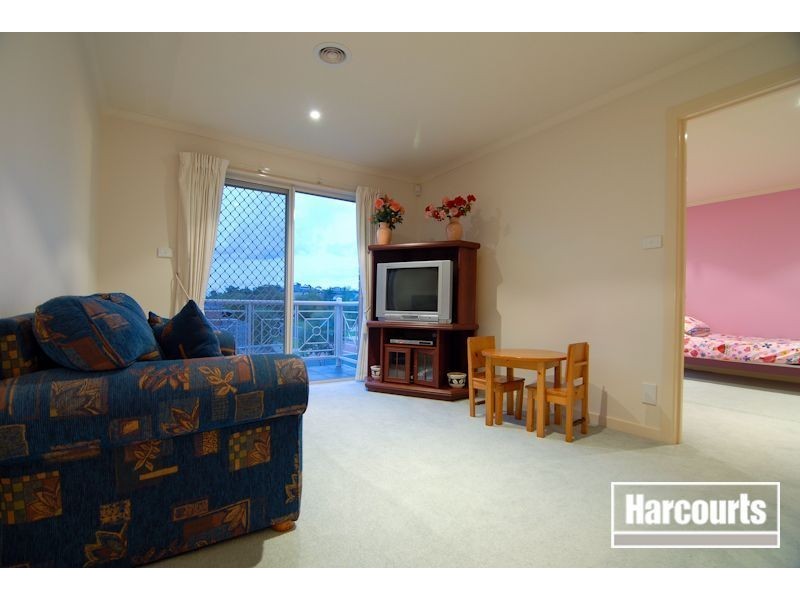 10 Friuli Place, Skye VIC 3977