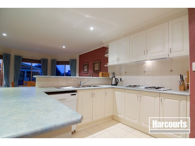 10 Friuli Place, Skye VIC 3977