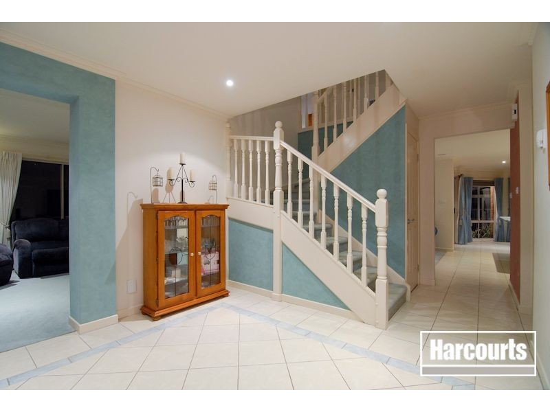 10 Friuli Place, Skye VIC 3977