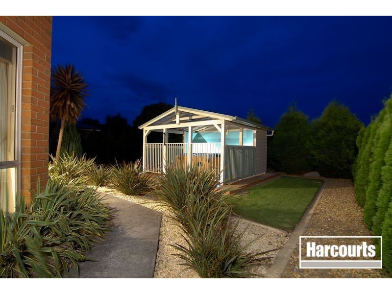 10 Friuli Place, Skye VIC 3977