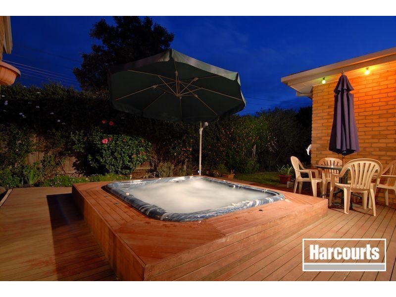 2 Pimmys Court, Skye VIC 3977