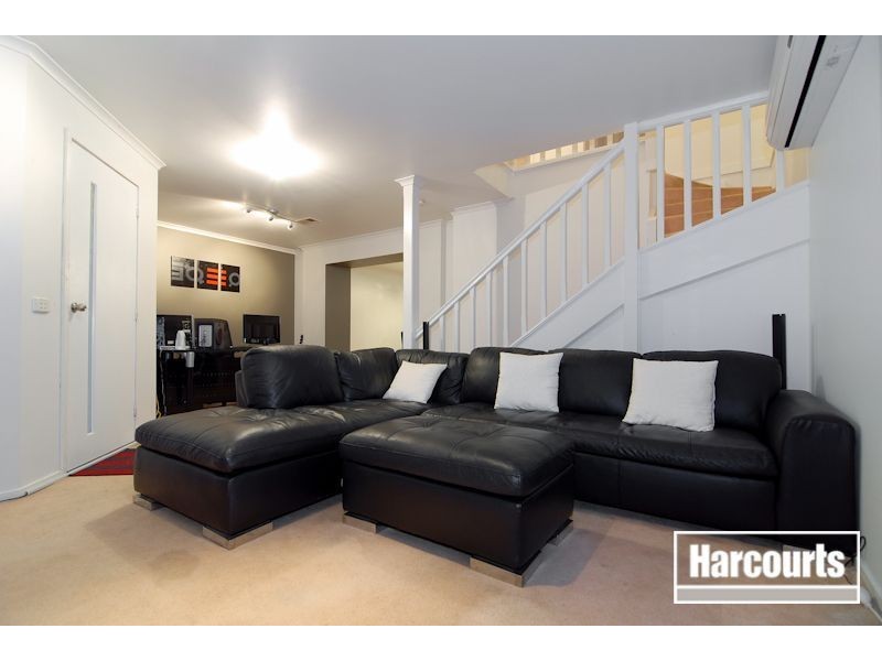 17 Rocklea Crescent, Skye VIC 3977