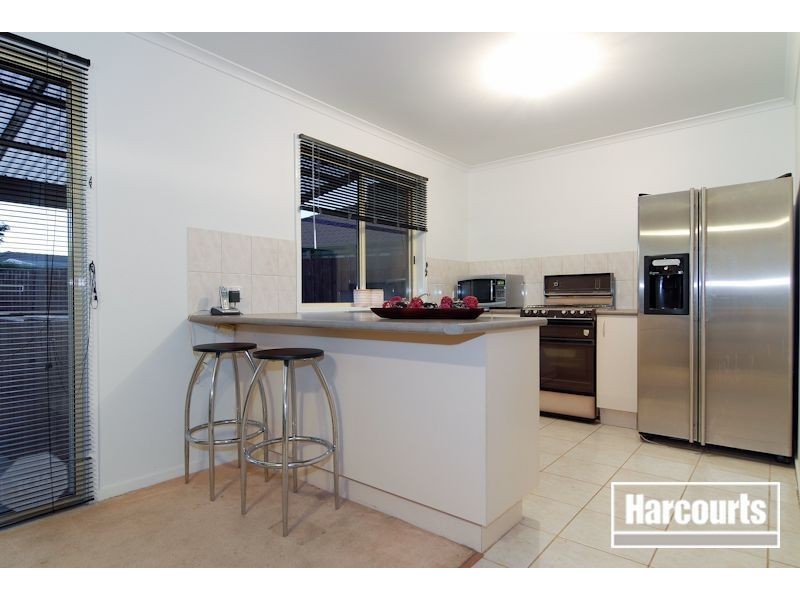 17 Rocklea Crescent, Skye VIC 3977