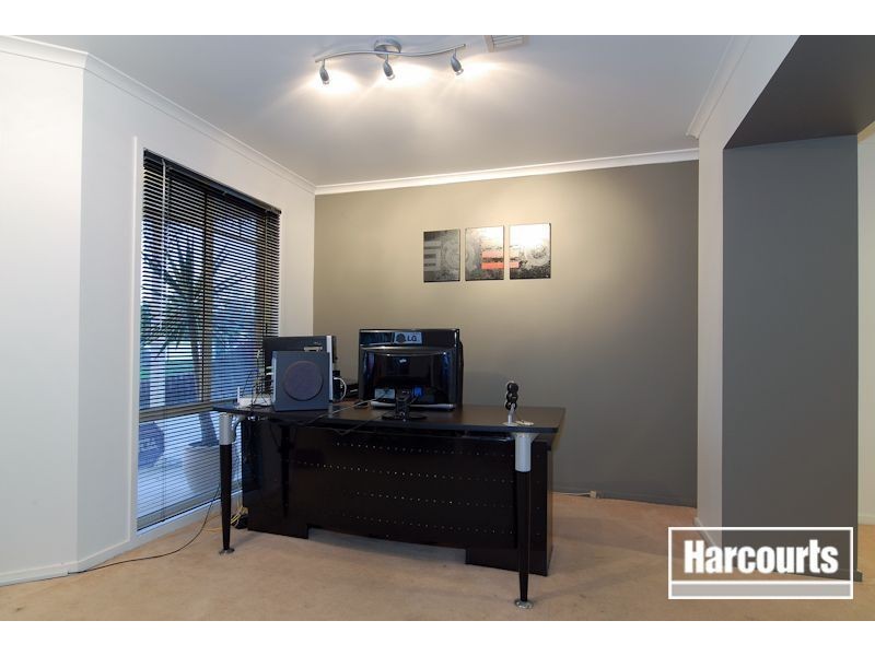 17 Rocklea Crescent, Skye VIC 3977