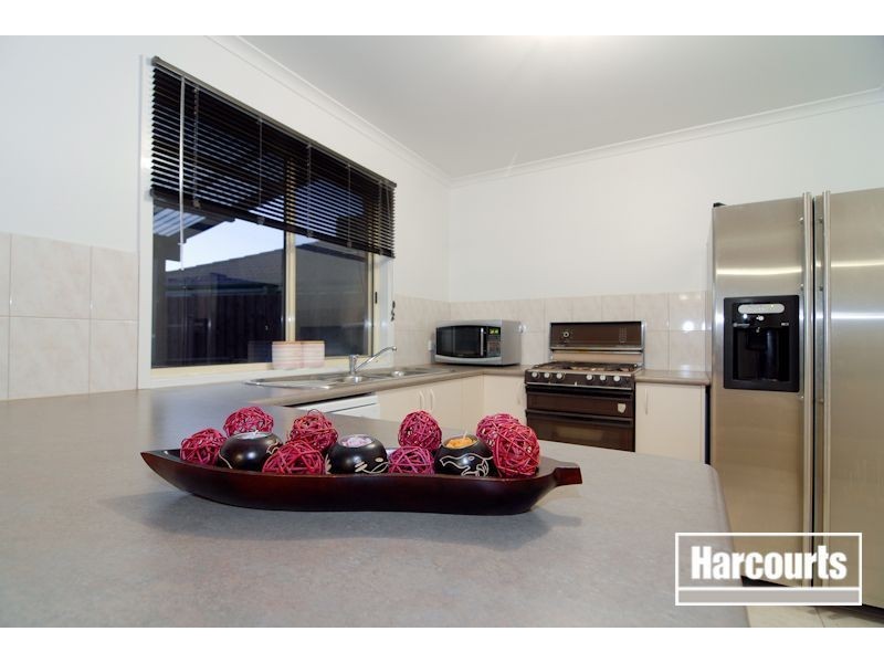 17 Rocklea Crescent, Skye VIC 3977
