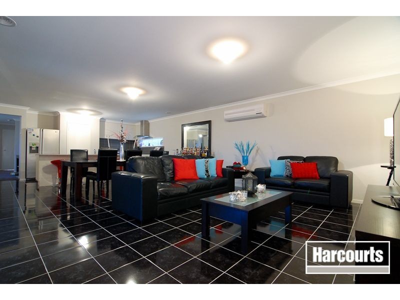 8 Garnet Close, Skye VIC 3977