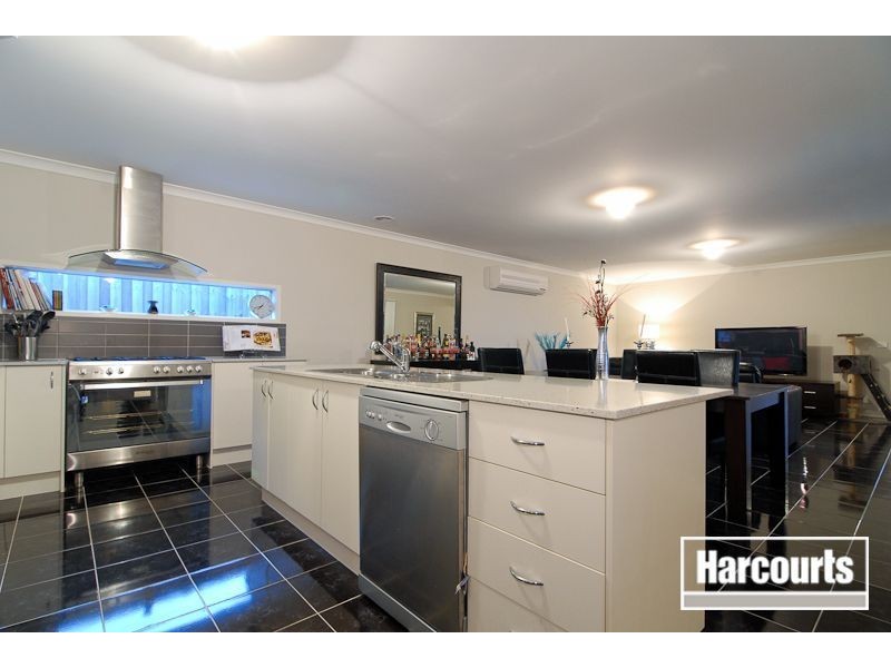 8 Garnet Close, Skye VIC 3977