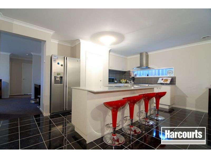 8 Garnet Close, Skye VIC 3977