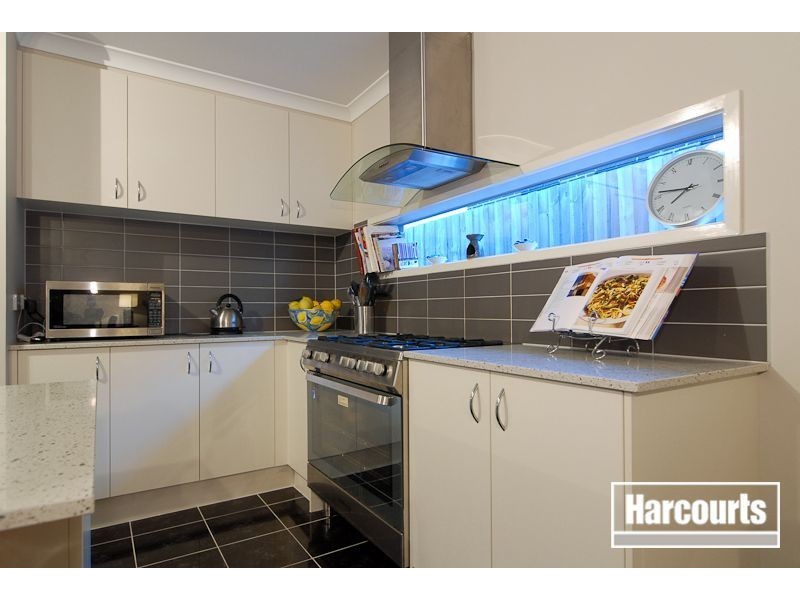 8 Garnet Close, Skye VIC 3977