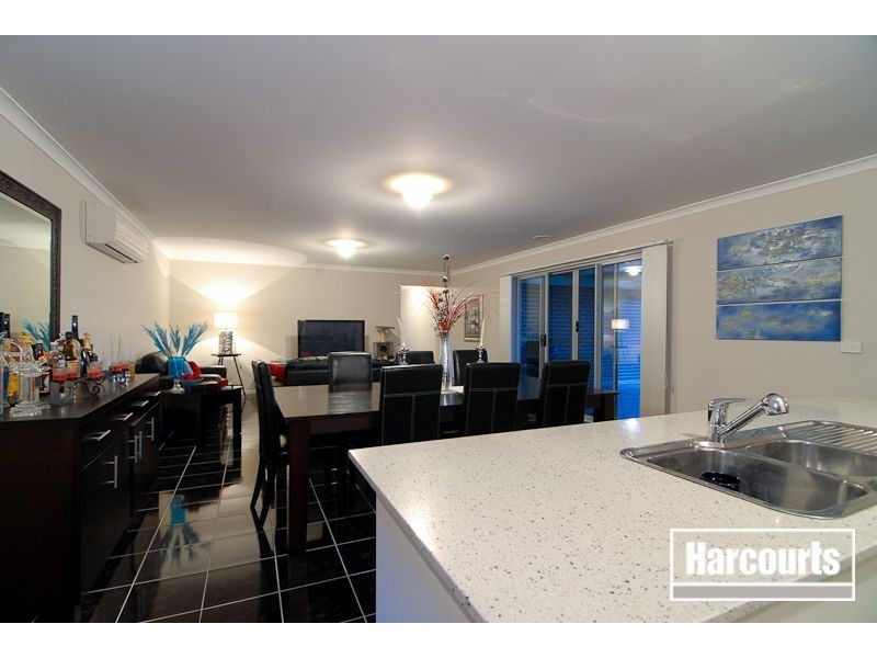 8 Garnet Close, Skye VIC 3977