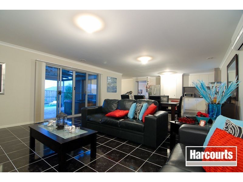 8 Garnet Close, Skye VIC 3977