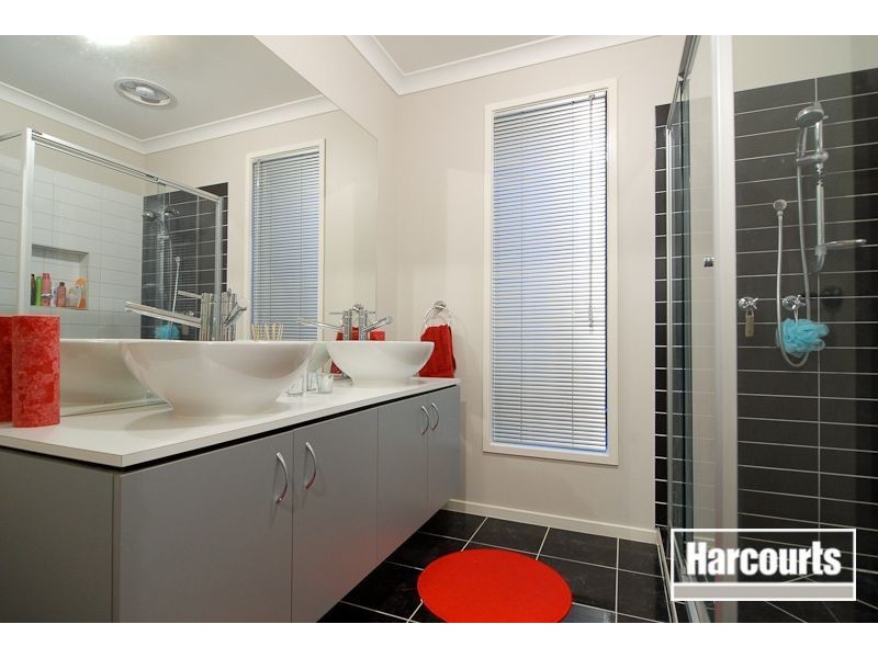 8 Garnet Close, Skye VIC 3977