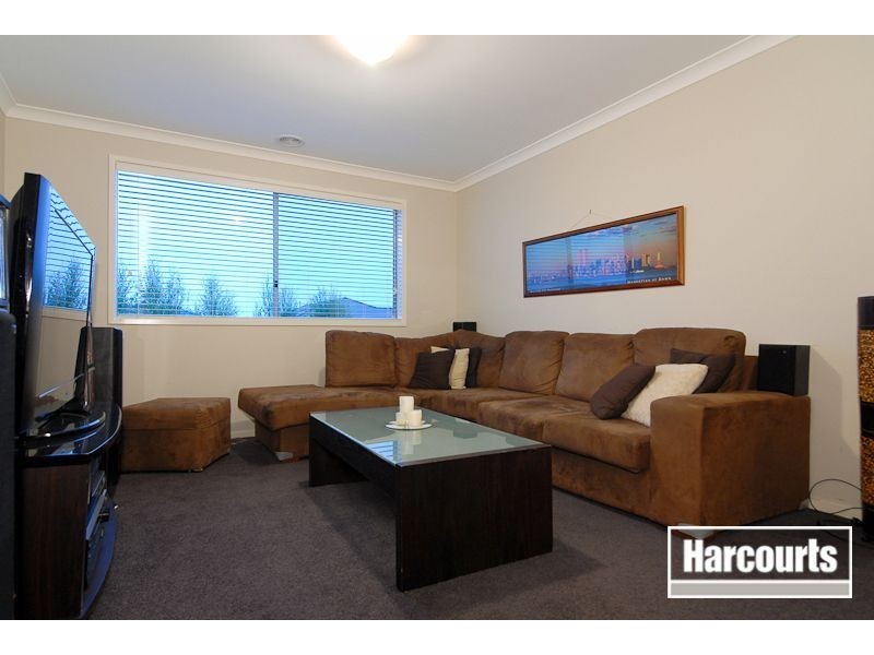 8 Garnet Close, Skye VIC 3977