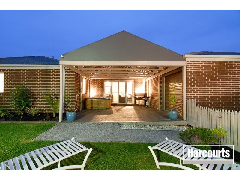 8 Garnet Close, Skye VIC 3977