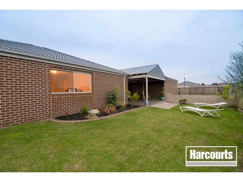 8 Garnet Close, Skye VIC 3977
