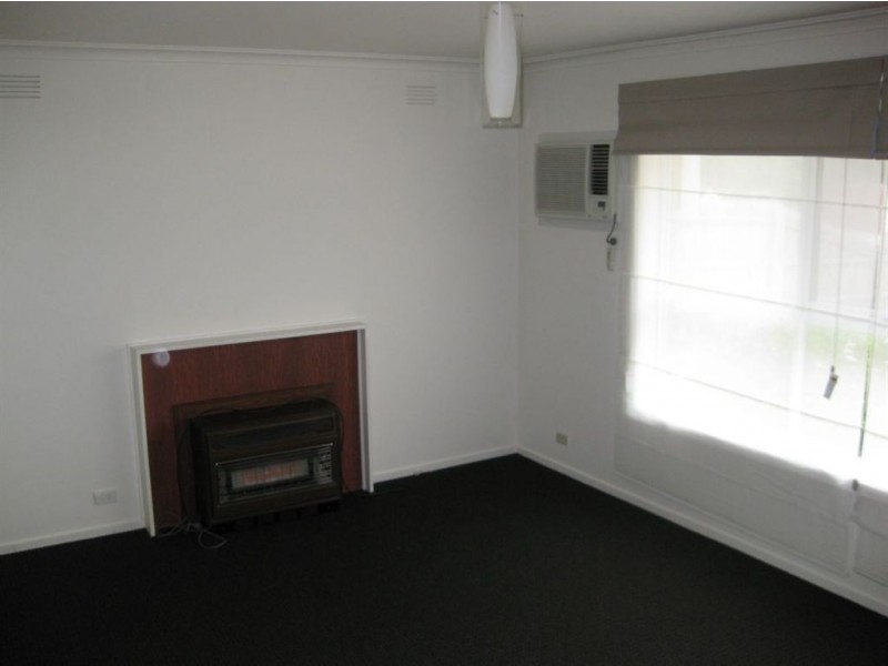8 Selsey Street, Seaford VIC 3198
