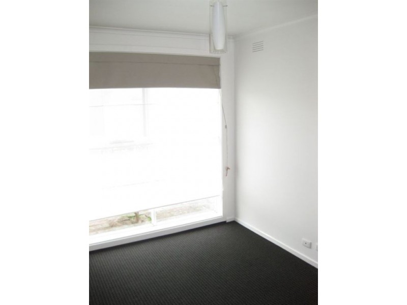 8 Selsey Street, Seaford VIC 3198