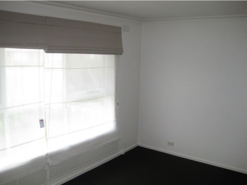 8 Selsey Street, Seaford VIC 3198