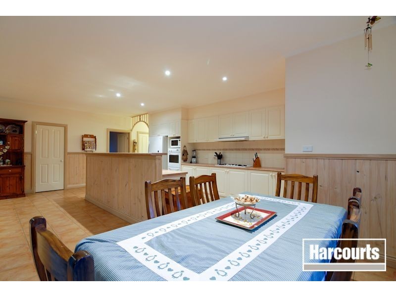 8 Windsor Grange Court, Skye VIC 3977