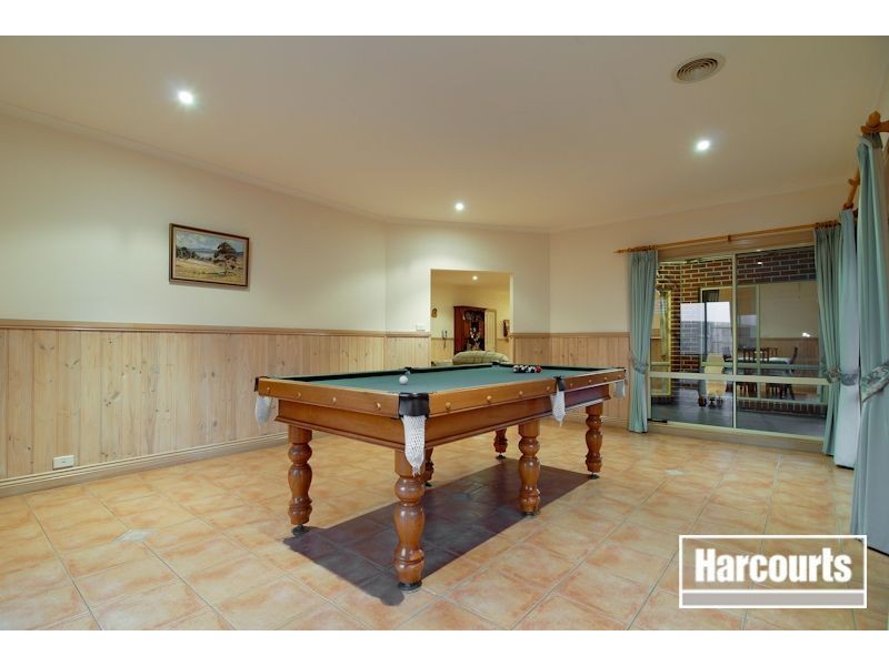 8 Windsor Grange Court, Skye VIC 3977
