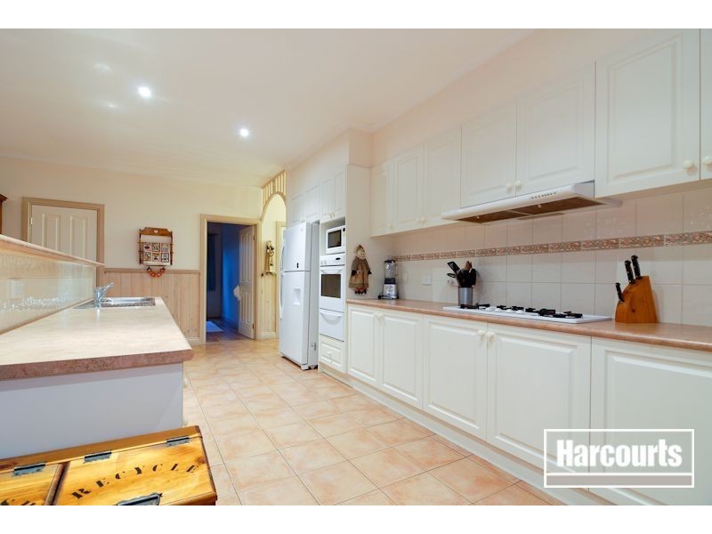 8 Windsor Grange Court, Skye VIC 3977