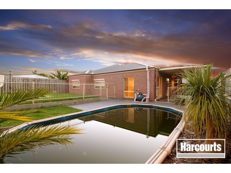 8 Windsor Grange Court, Skye VIC 3977