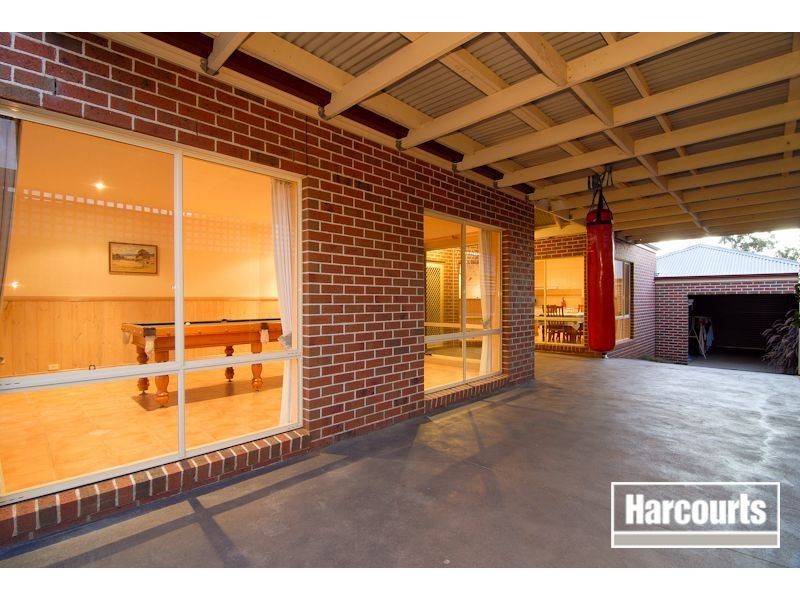 8 Windsor Grange Court, Skye VIC 3977