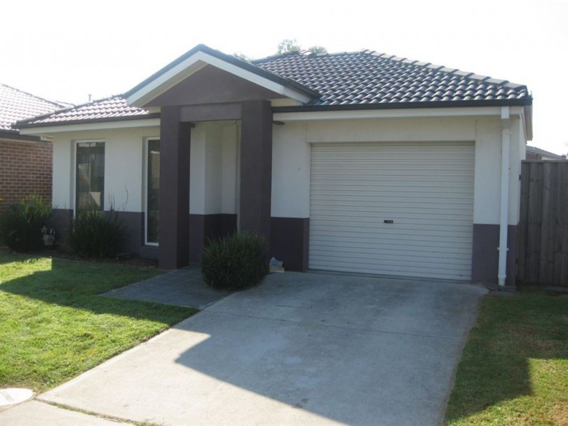 20 Lats Avenue, Carrum Downs VIC 3201