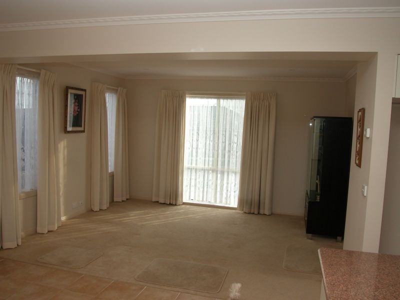 2/12 McGowan Drive, Skye VIC 3977